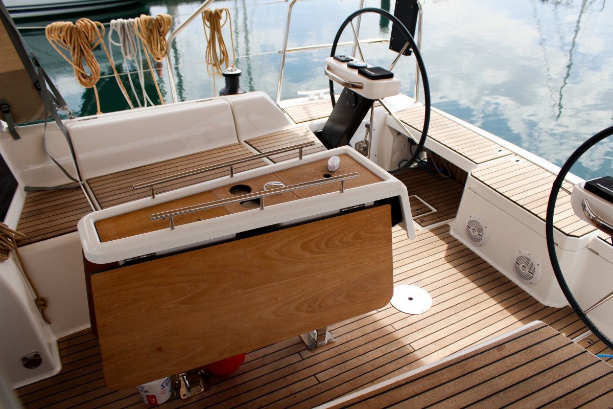 Segelboot - Dufour Yachts - 360