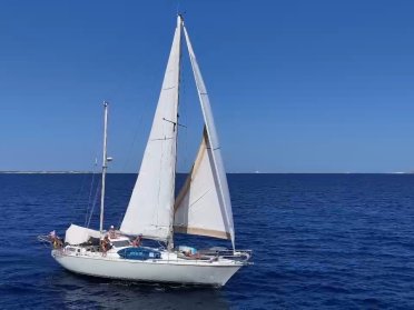 Navega en velero por Menorca con cocinera a bordo