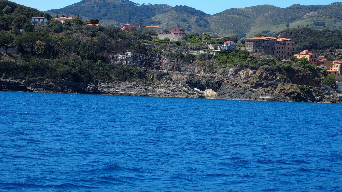 Learn to sail in the Tuscan islands
