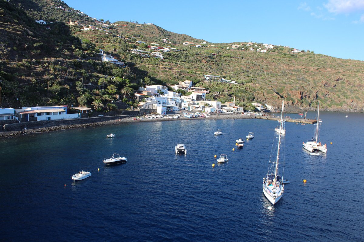 Sailing course in the sea