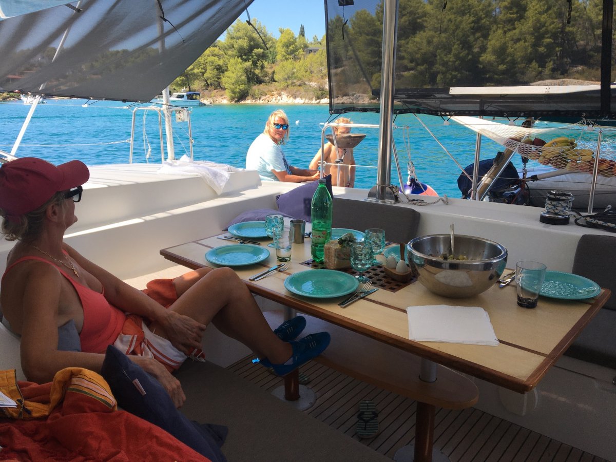 Barco de navegación por la costa sureste de Mallorca