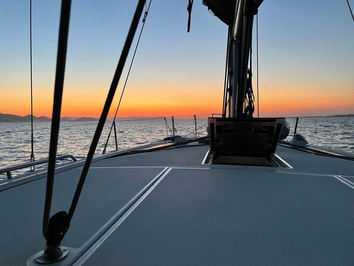 Avventura nelle acque delle Isole Ioniche con un emozionante viaggio in catamarano