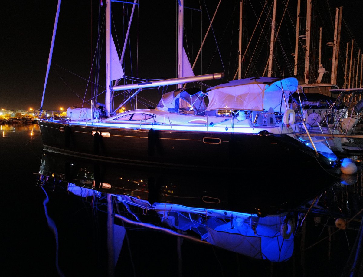 Velero - Jeanneau - 8 personas