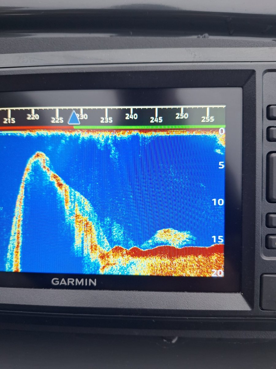 Barco a motor - Quicksilver - 605 OPEN