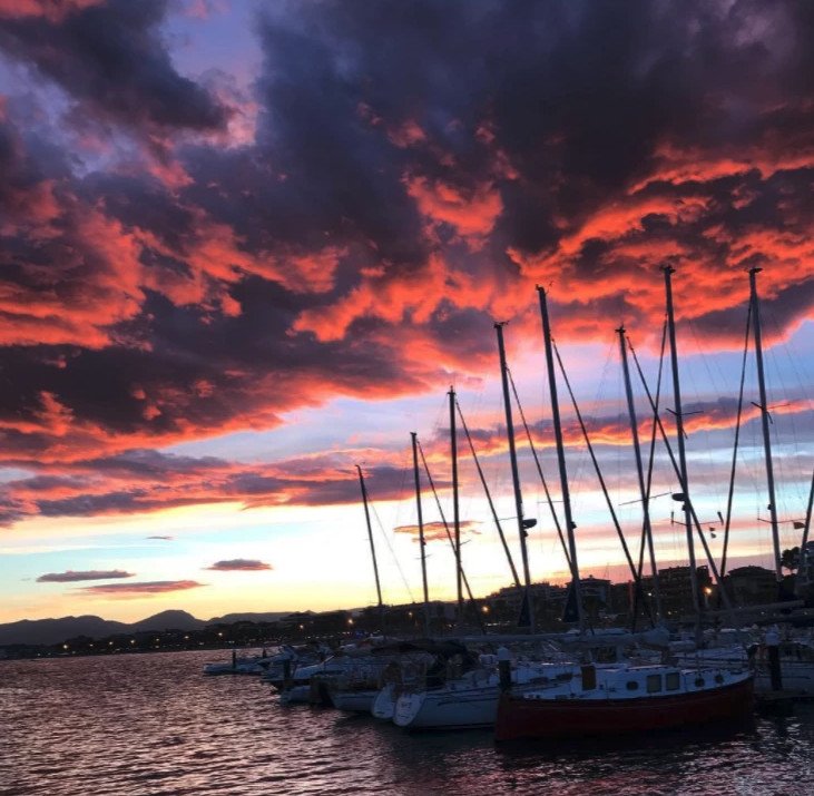 Experience the beauty of the Mediterranean Sea with Balearic Endorsement Practice in Barcelona