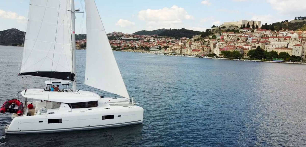 Advancing in the Art of Sailing with our Catamaran Skipper Training