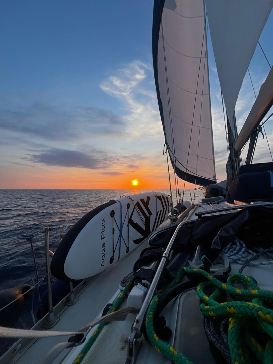 Velero en la bahía de El Masnou