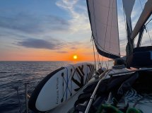 Barca a vela nella baia di El Masnou