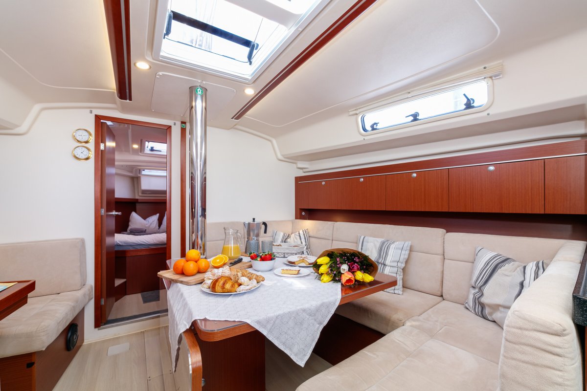 Tour di navigazione su yacht Hanse 415 in Galizia.