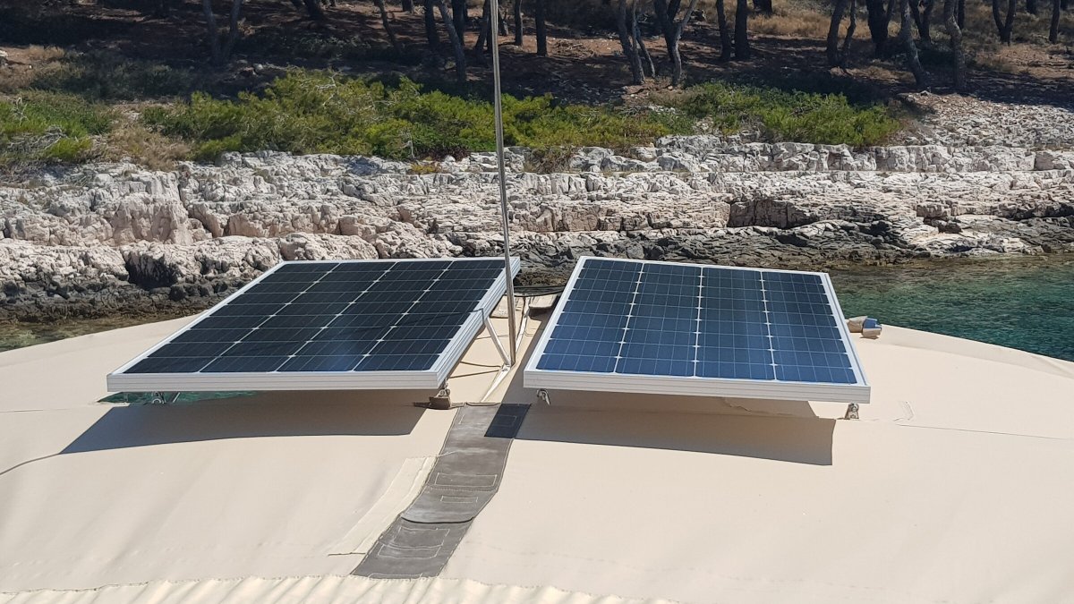 Bénéteau - 14.4 {{i18n.meters}}