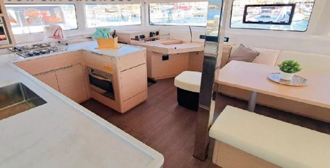 Lerne mit unseren erfahrenen Instruktoren zu segeln