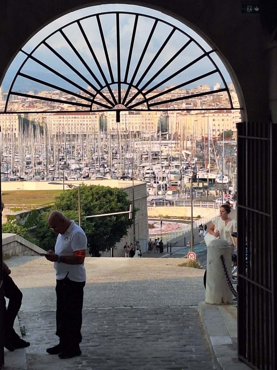 Sailboat voyage from Barcelona with stops in Marseille