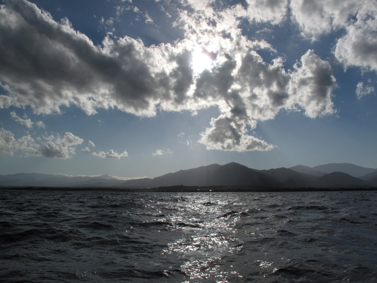 Excursión en barco por la costa italiana con vistas a islas