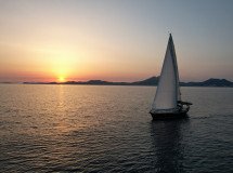 Imparare tecniche di navigazione avanzate nelle acque greche