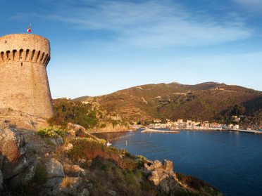 Descubre Capraia en velero por Semana Santa