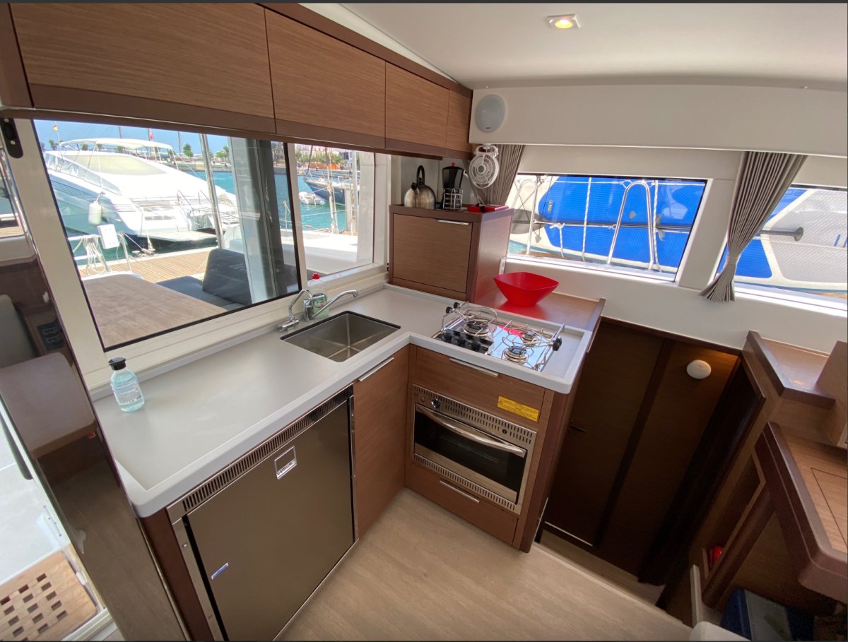 Lagoon - 11 personas