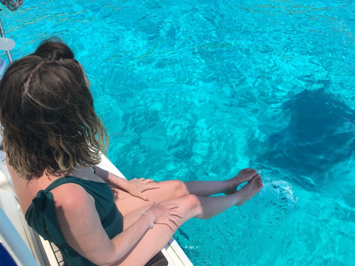 Disfrutar de la belleza natural de Menorca en un día en velero desde Fornells