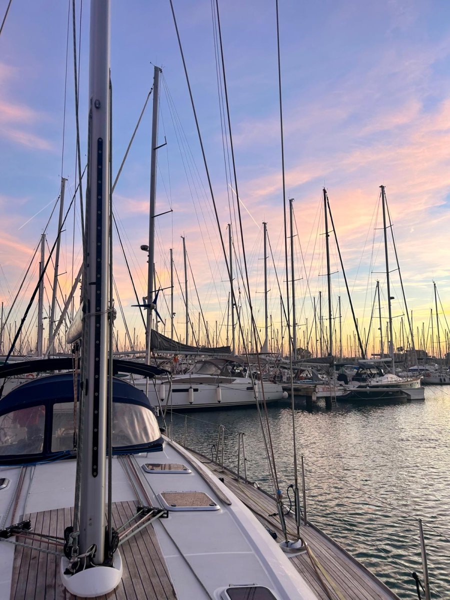 Navega por el Mediterráneo desde Valencia: Columbretes, Mallorca e Ibiza