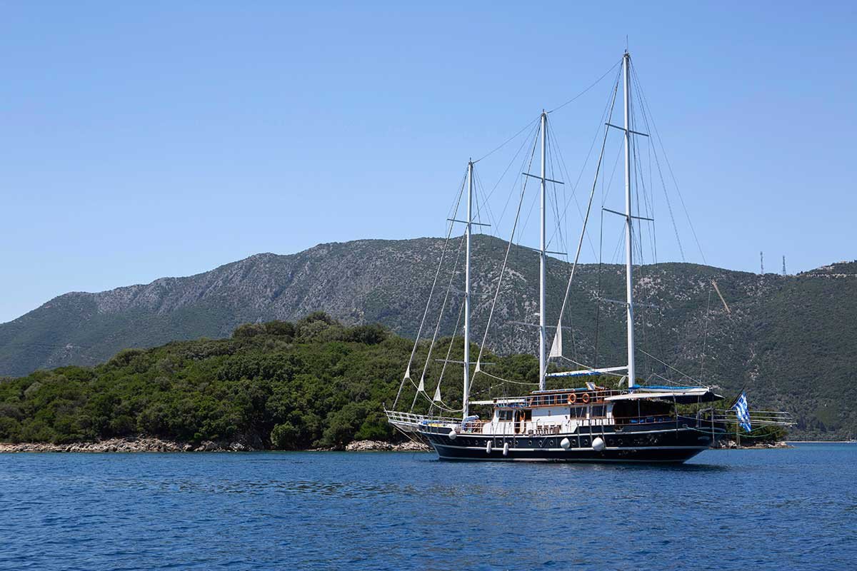 Explore the Greek Islands on a Luxury Yacht