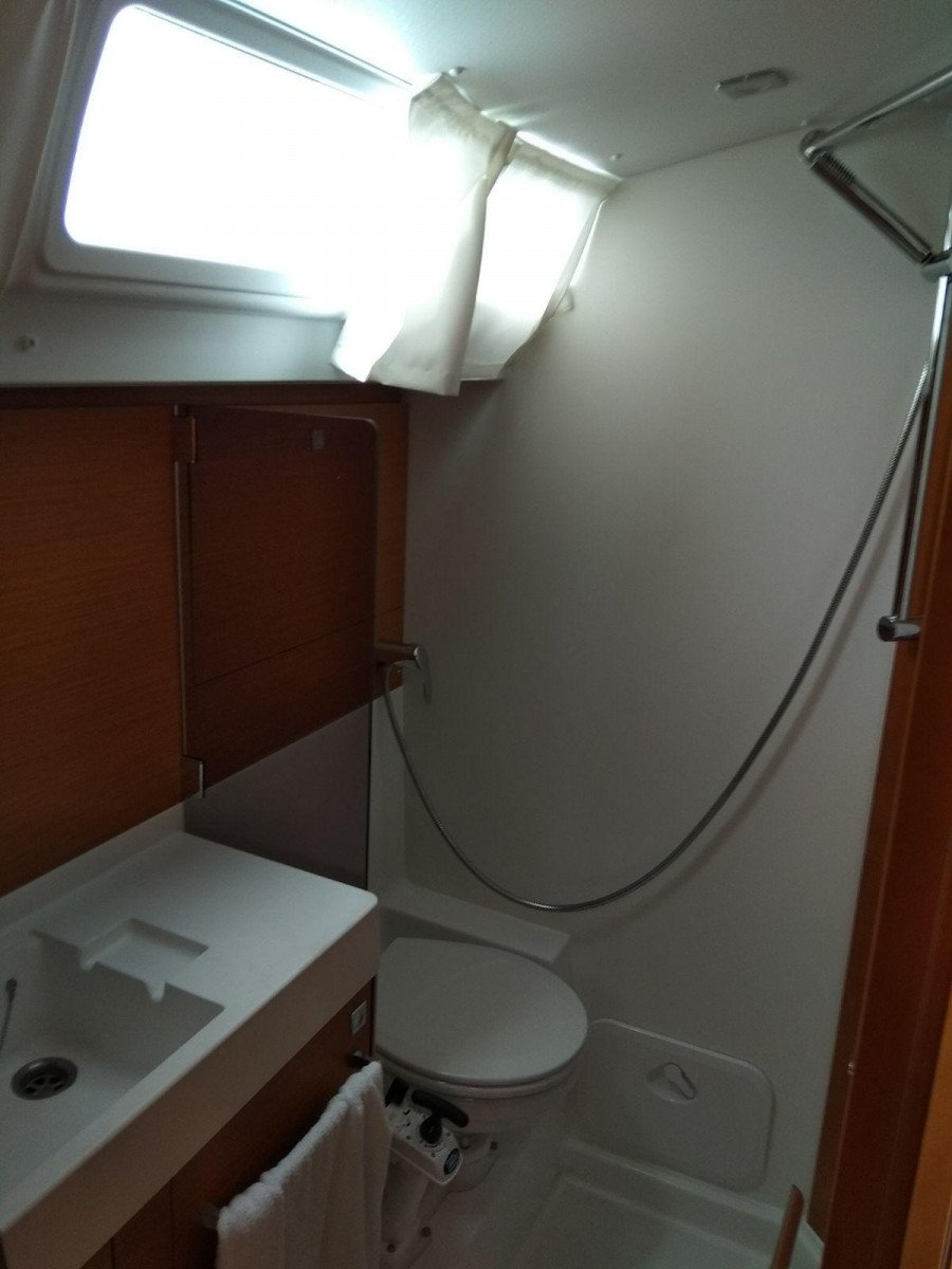 Velero - Jeanneau - 5 cabinas
