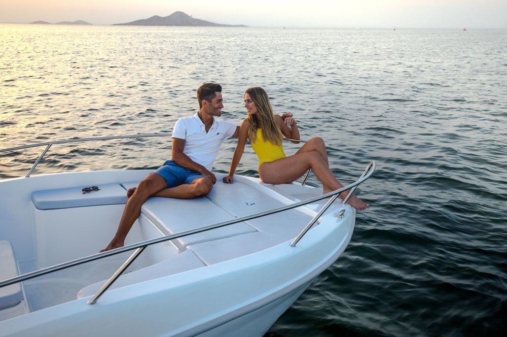 Navigando attraverso il porto turistico di Torrevieja