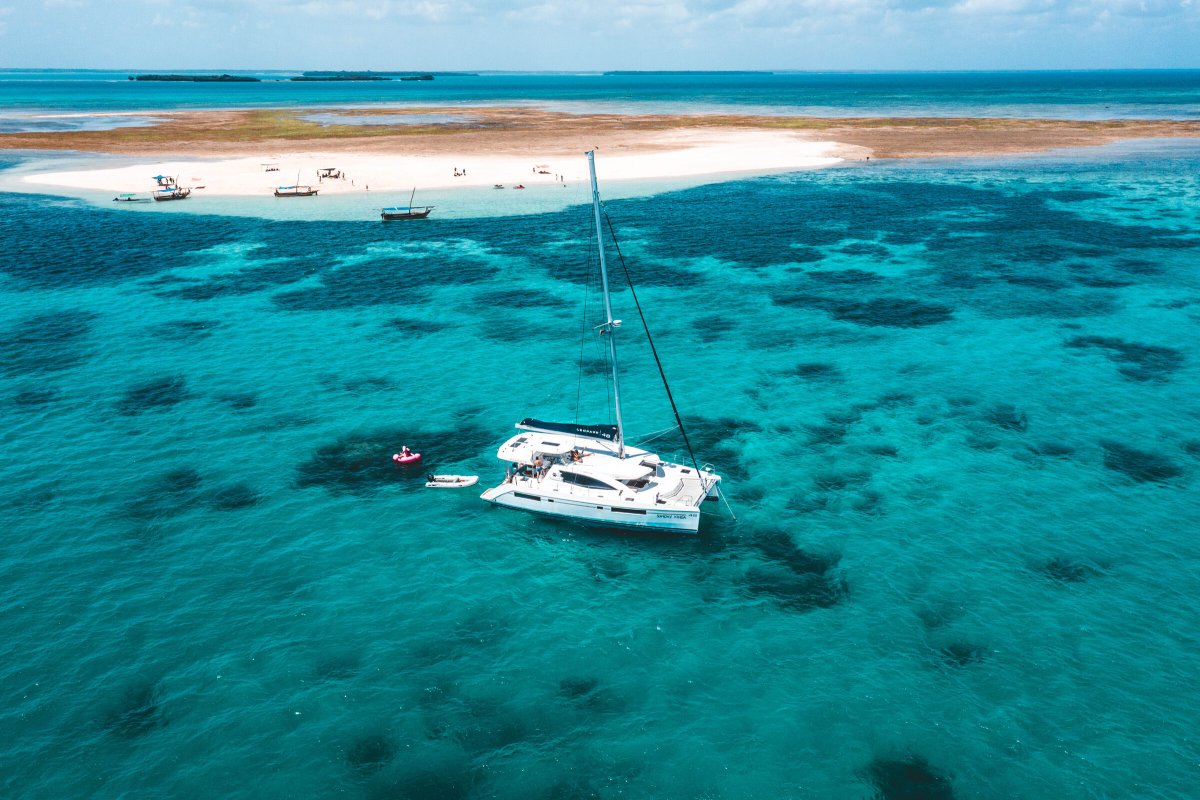 Descubre el encanto de Zanzibar desde nuestro barco