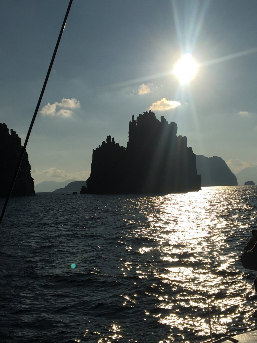 Navegando por las aguas azules de las Islas Eolias