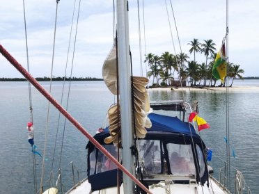 Sailboat navigation through San Blas Panama, with food included.