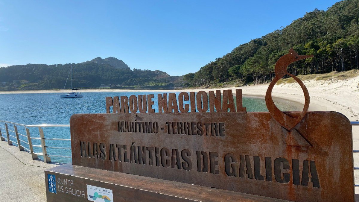 Eine Katamaran-Reise durch den Nationalpark der Atlantischen Inseln