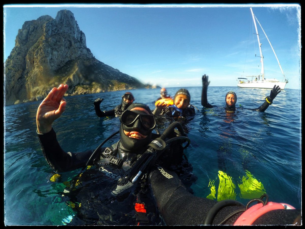 Sailing and diving cruises in Ibiza and Formentera with 10 dives