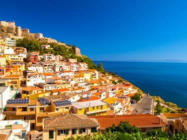 Explora Cerdeña en catamarán, una travesía inolvidable por el Mediterráneo