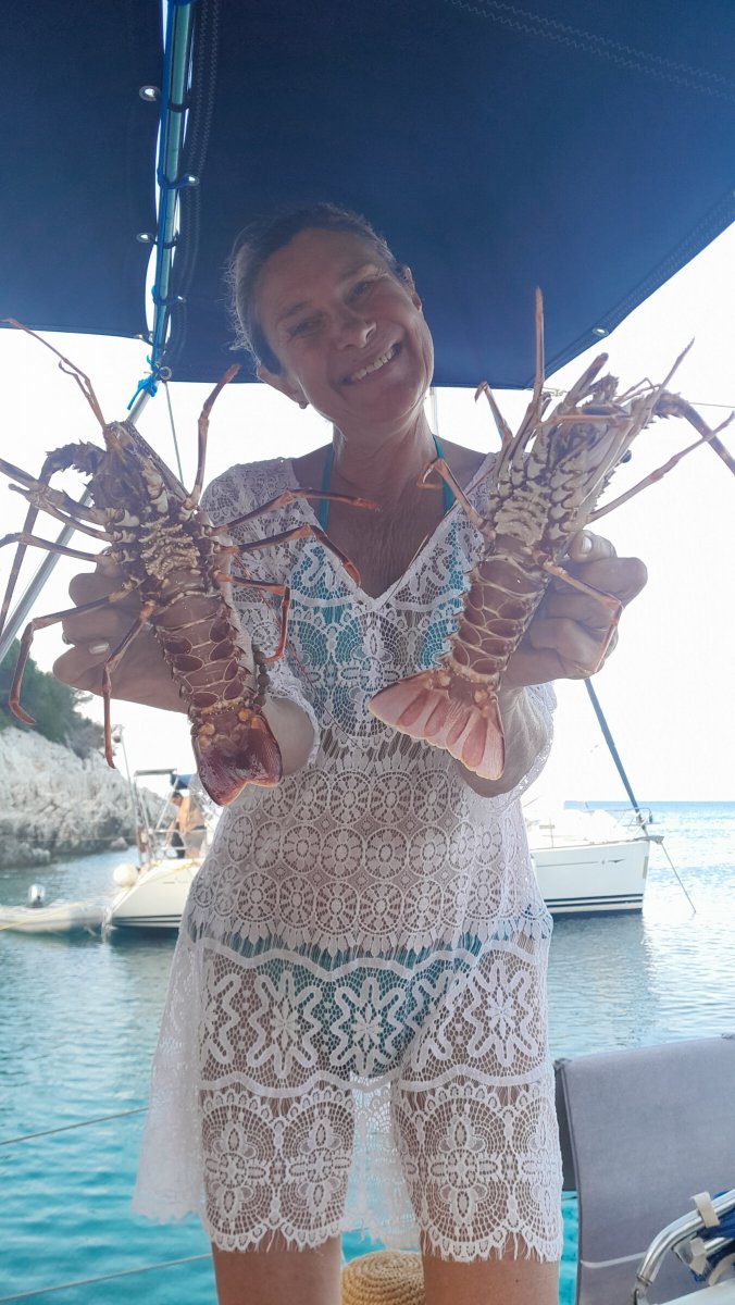 Navegando por el Mar Jónico en un catamarán, todo incluido