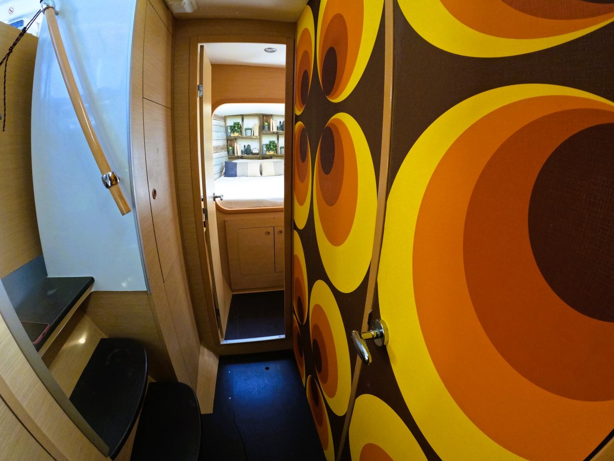 Erkunden Sie die kristallklaren Gewässer von Ibiza und Formentera auf einem Katamaran