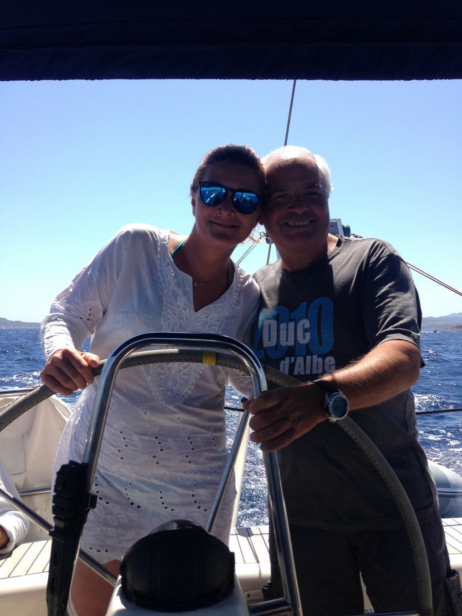 Explora las playas vírgenes y las bahías de Cerdeña y Córcega