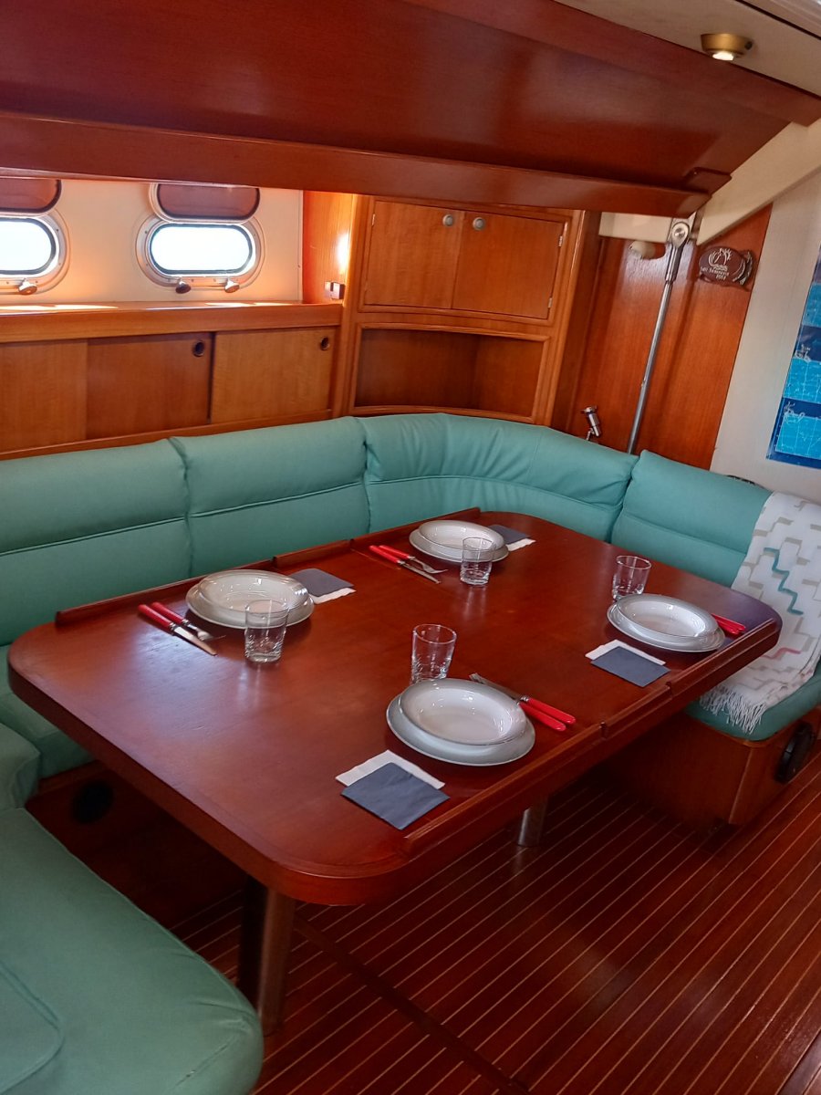 Discover the hidden bays and beaches of the Aeolian Islands