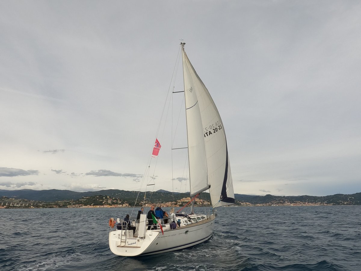 Sailboat - Jeanneau - 4 cabins