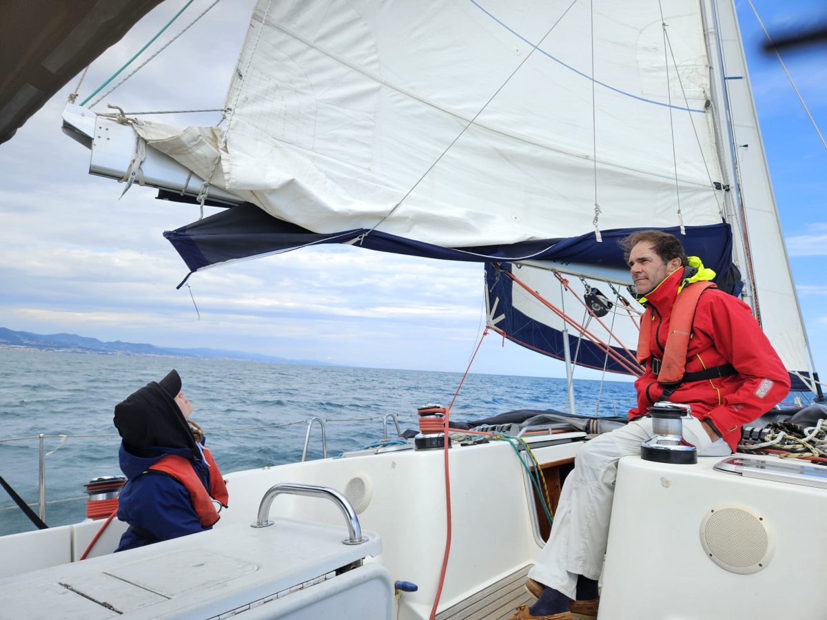 Sail on a sailboat with the RYA Day Skipper course in Badalona
