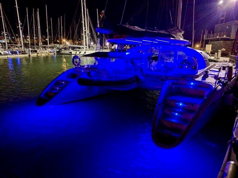 Tour de catamarán en el Mediterráneo