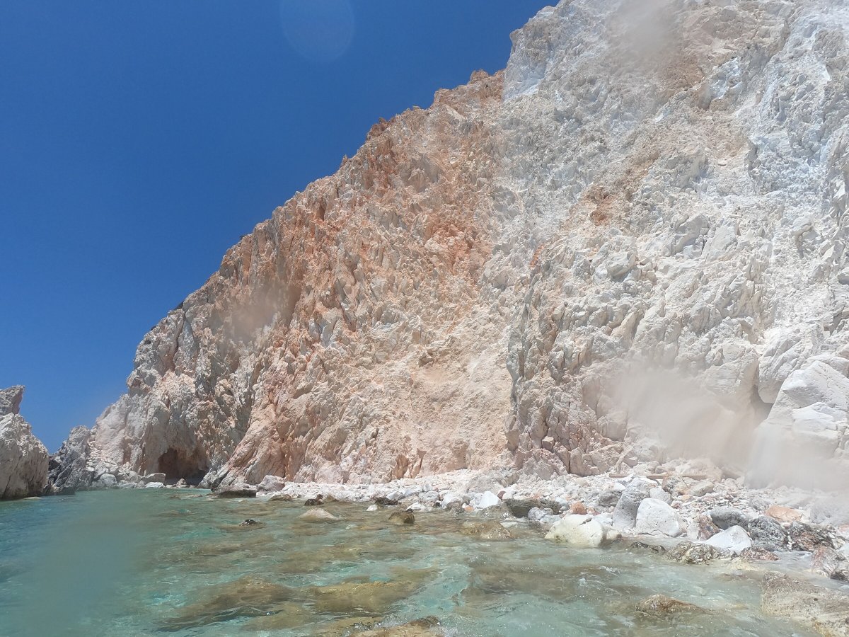 Discover the Peloponnese sailing its waters