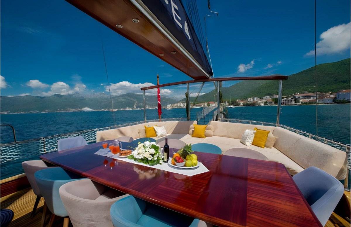 Gib'Sea Sailing Yachts - 12 personas