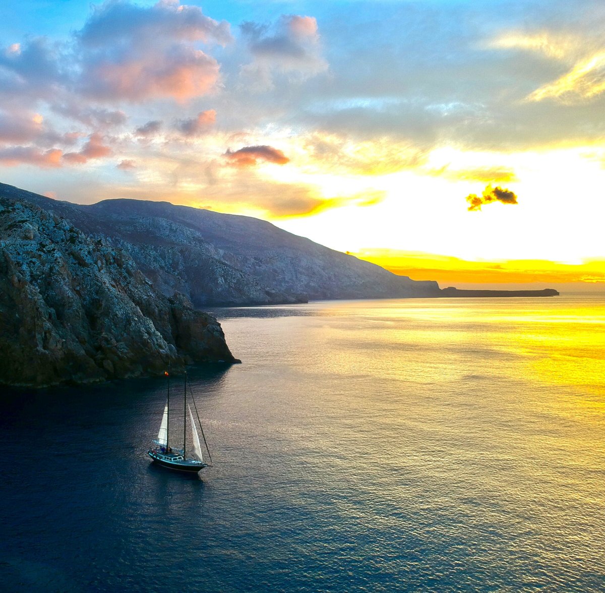 Curso de navegación en alta mar en un viaje de goleta