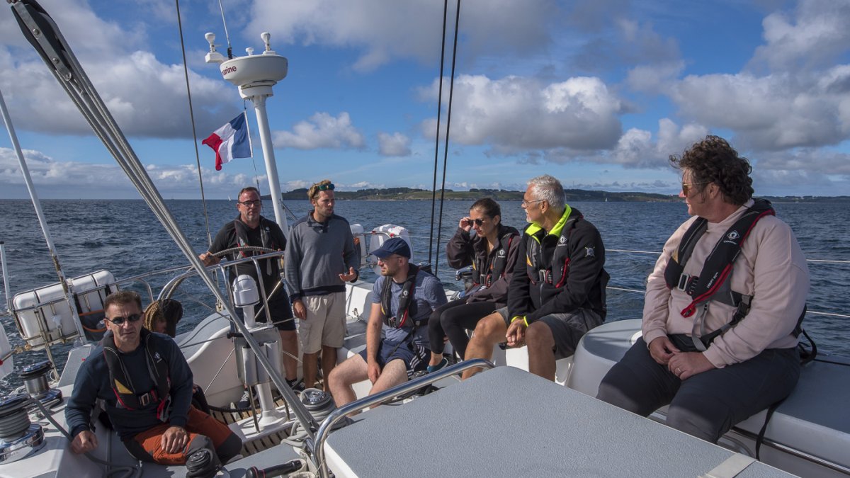 A coastal sailing course in South Brittany