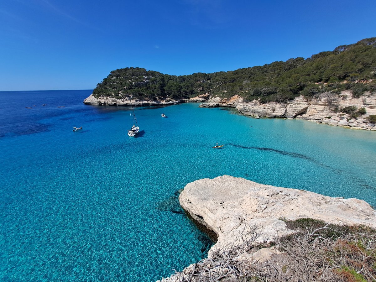 Relax on a swinger cruise in Menorca