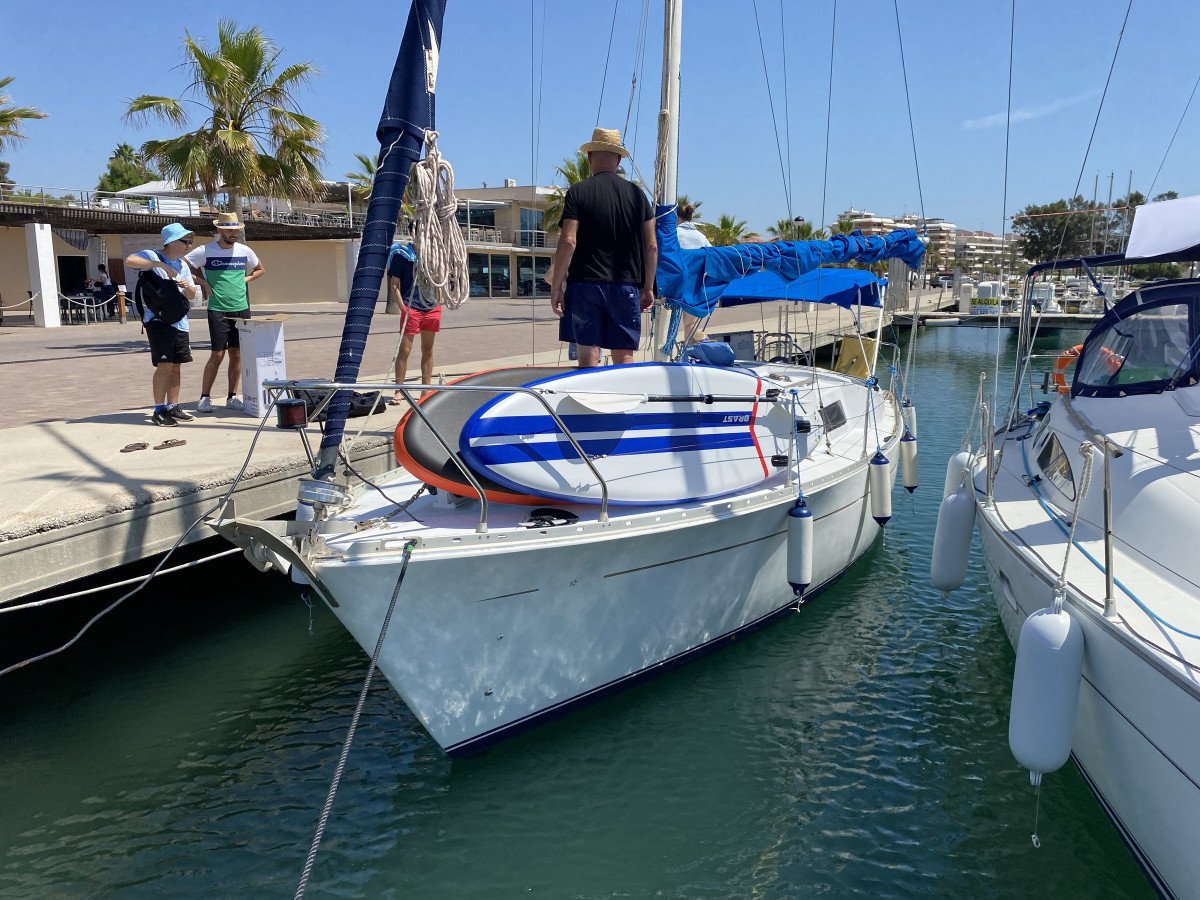 Explora el Mediterráneo en un barco
