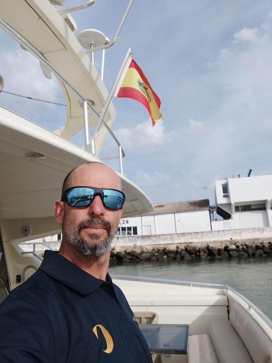 Fahren Sie in einer luxuriösen Yacht in der Bucht von Cadiz