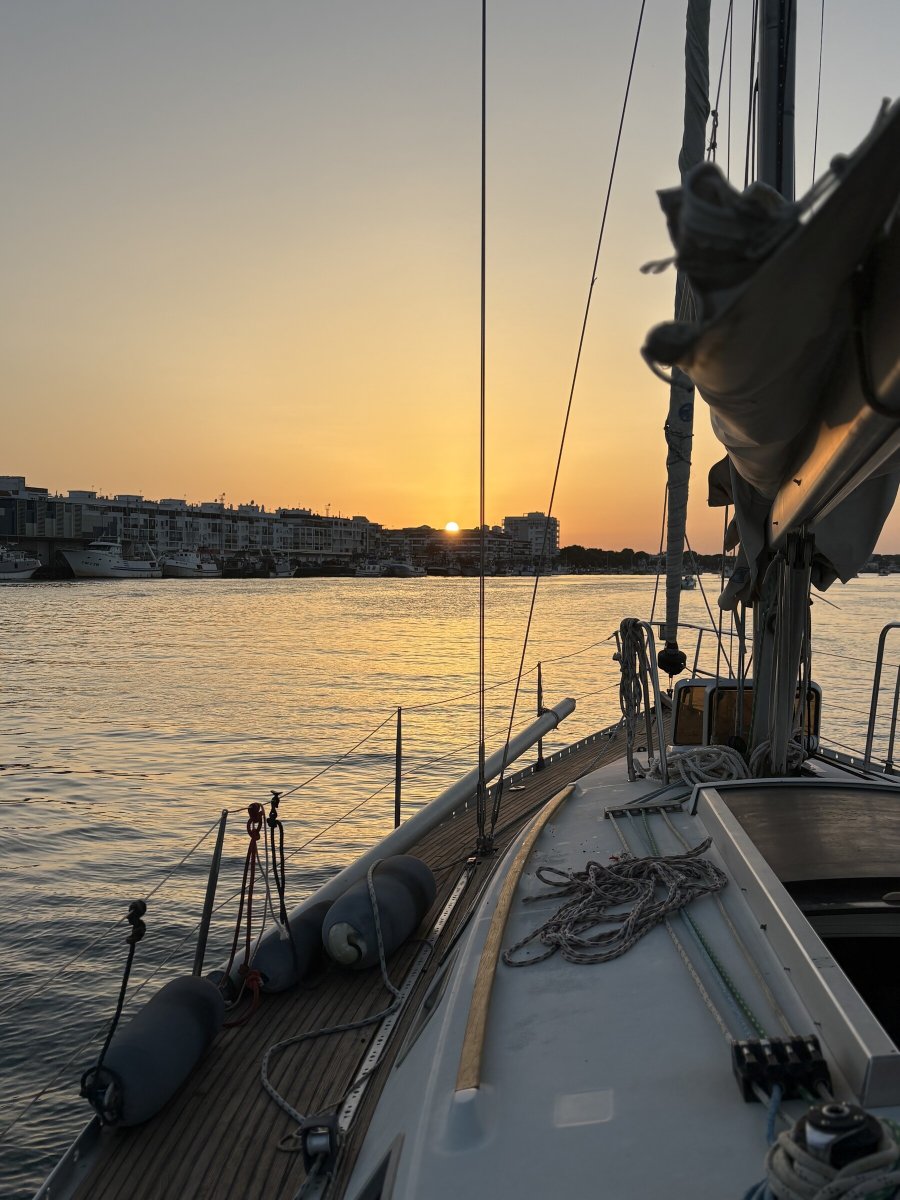 Viaje en barco por el mar Balear con un Capitán experto a bordo