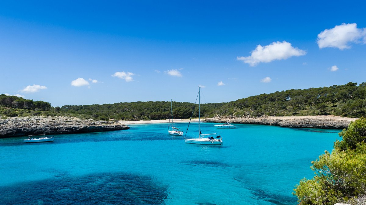 Discover Mallorca by sailing