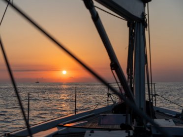 We discover the world: Adventure Atlantic crossing West-East