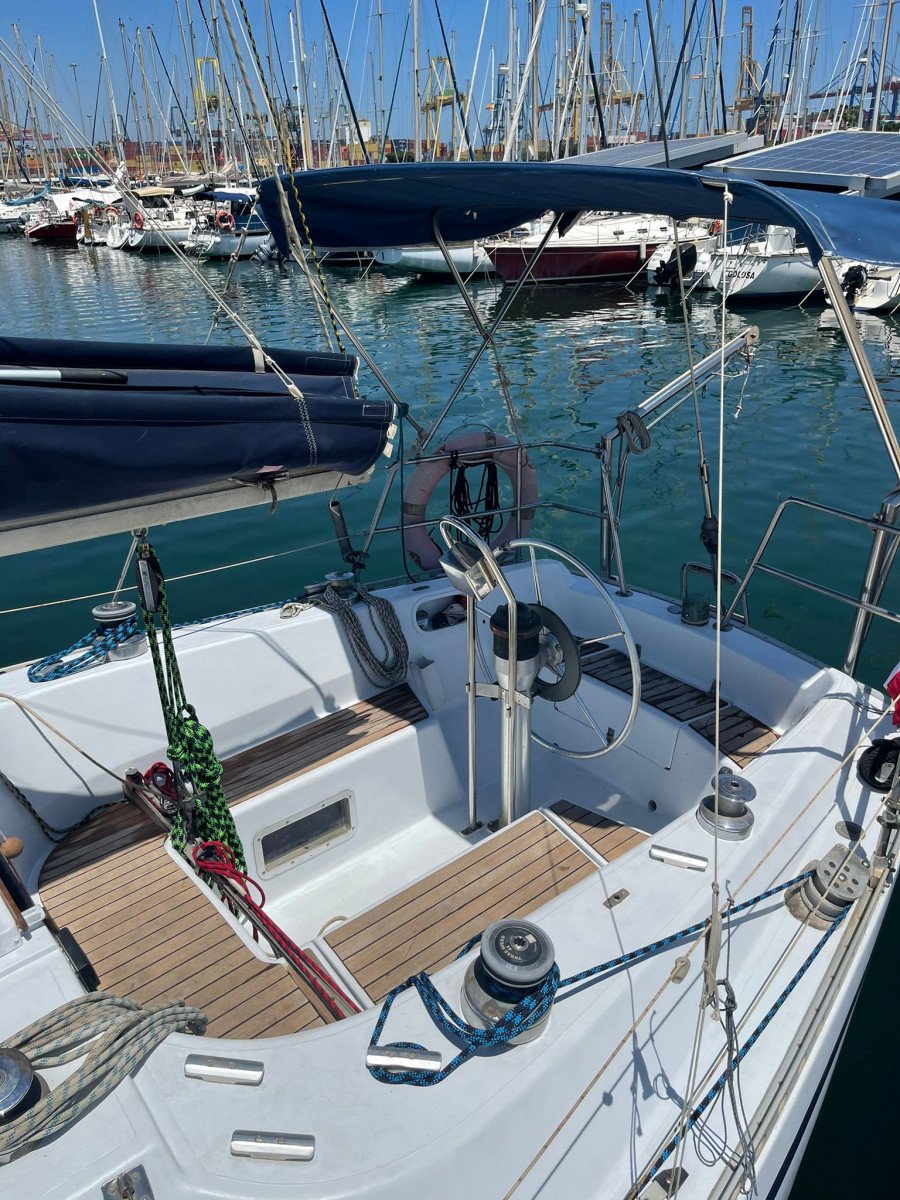 Navigando in barca a vela nelle acque di Ibiza e Formentera