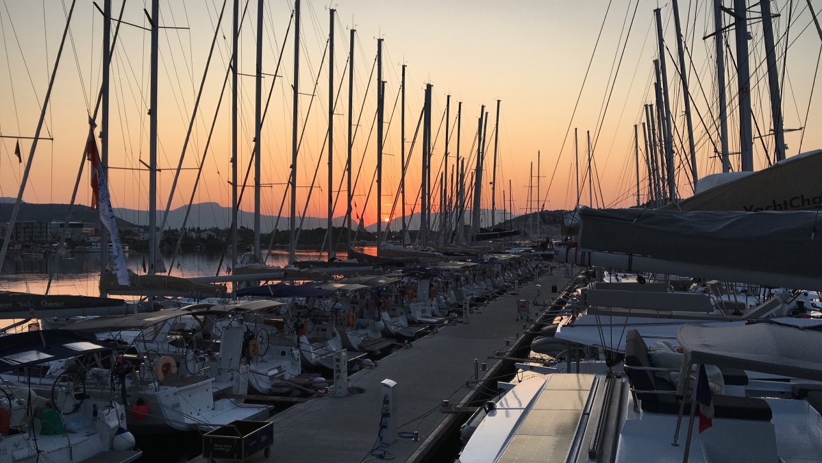 Experiencia de navegación en barco por las costas sicilianas